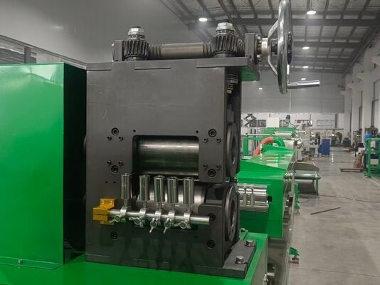 Łatwa regulacja ręczna, niezawodne sterowanie pneumatyczne – przyjazny dla użytkownika moduł wytłaczania