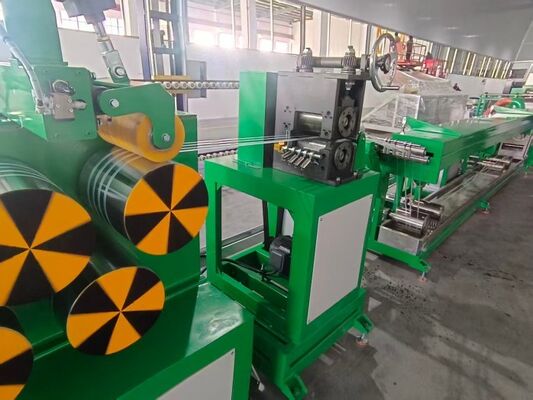 Cztery niezależne noże powietrzne do skutecznego usuwania wody przed wywijaniem