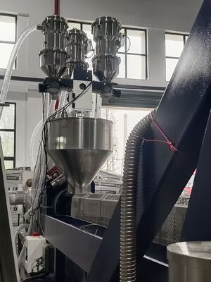 Zintegrowany system suszenia i automatycznego karmienia, 300 kg SS Hopper ¢ PP Band Extrusion Line