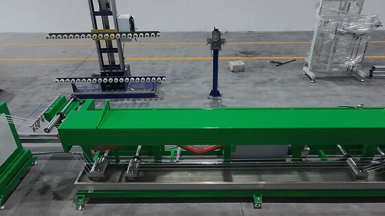 Gładkie wykończenie powierzchniowe z lustrzanymi rolkami chromowymi w jednostkach wyciągowych